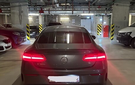 Mercedes-Benz E-Класс, 2018 год, 3 100 000 рублей, 4 фотография