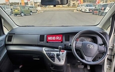 Toyota ISis I, 2017 год, 1 400 000 рублей, 12 фотография