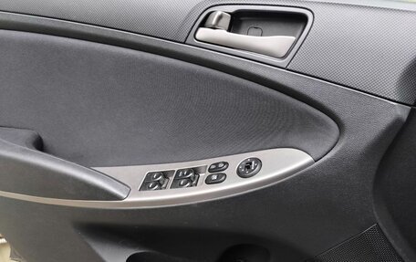 Hyundai Solaris II рестайлинг, 2015 год, 1 300 000 рублей, 9 фотография