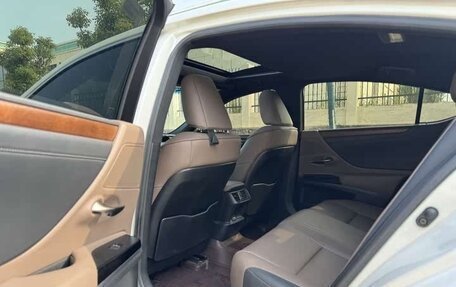 Lexus ES VII, 2022 год, 3 540 000 рублей, 10 фотография