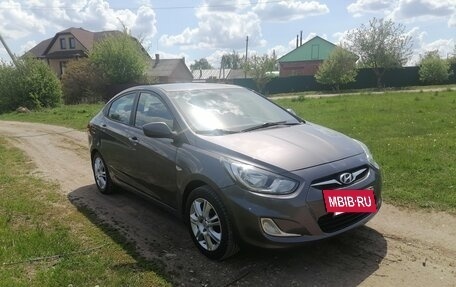 Hyundai Solaris II рестайлинг, 2013 год, 850 000 рублей, 2 фотография