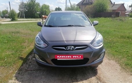 Hyundai Solaris II рестайлинг, 2013 год, 850 000 рублей, 4 фотография