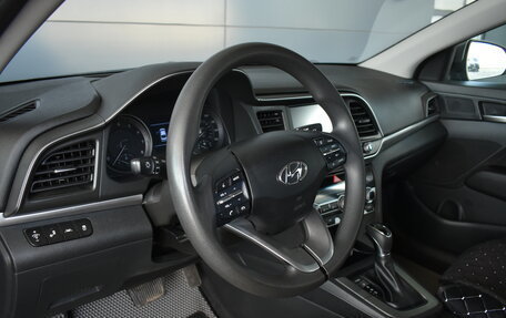 Hyundai Elantra VI рестайлинг, 2019 год, 1 700 000 рублей, 8 фотография