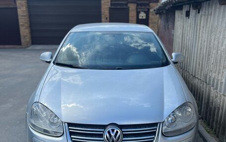 Volkswagen Jetta VI, 2010 год, 700 000 рублей, 1 фотография