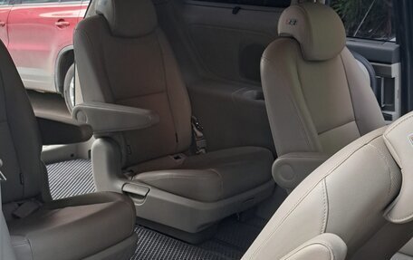 KIA Carnival III, 2017 год, 2 600 000 рублей, 18 фотография