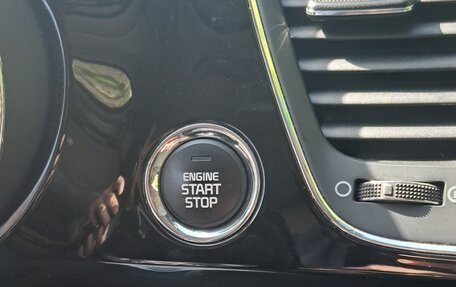 KIA Carnival III, 2017 год, 2 600 000 рублей, 26 фотография