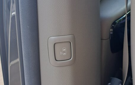 KIA Carnival III, 2017 год, 2 600 000 рублей, 31 фотография