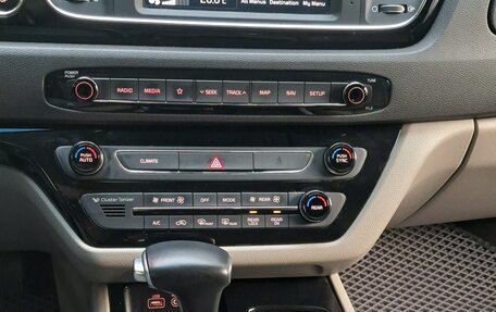 KIA Carnival III, 2017 год, 2 600 000 рублей, 38 фотография