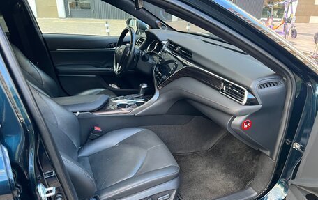 Toyota Camry, 2018 год, 2 900 000 рублей, 6 фотография