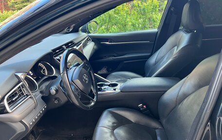 Toyota Camry, 2018 год, 2 900 000 рублей, 8 фотография