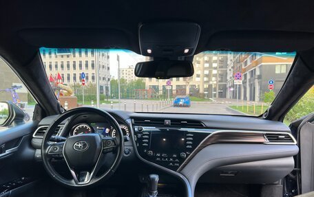 Toyota Camry, 2018 год, 2 900 000 рублей, 9 фотография