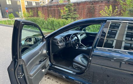 Toyota Camry, 2018 год, 2 900 000 рублей, 10 фотография