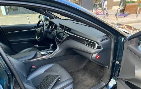 Toyota Camry, 2018 год, 2 900 000 рублей, 18 фотография