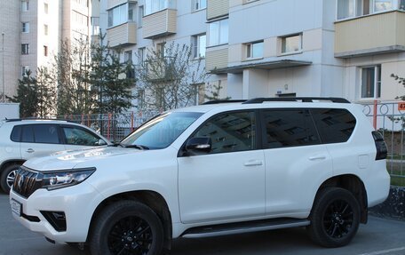 Toyota Land Cruiser Prado 150 рестайлинг 2, 2023 год, 8 200 000 рублей, 4 фотография