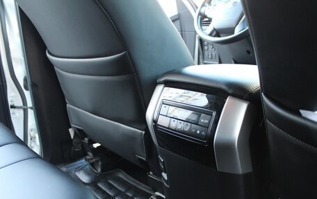 Toyota Land Cruiser Prado 150 рестайлинг 2, 2023 год, 8 200 000 рублей, 11 фотография
