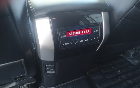 Toyota Land Cruiser Prado 150 рестайлинг 2, 2023 год, 8 200 000 рублей, 13 фотография