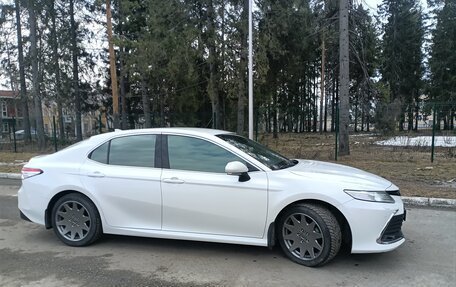 Toyota Camry, 2022 год, 3 300 000 рублей, 9 фотография