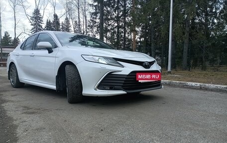 Toyota Camry, 2022 год, 3 300 000 рублей, 3 фотография
