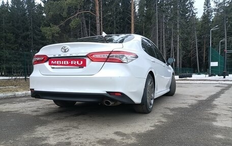 Toyota Camry, 2022 год, 3 300 000 рублей, 2 фотография