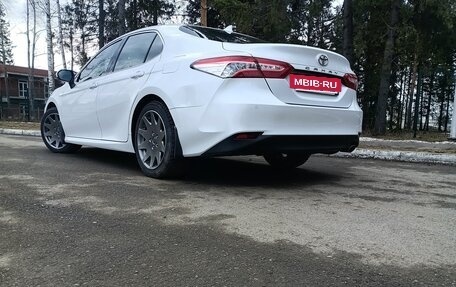 Toyota Camry, 2022 год, 3 300 000 рублей, 7 фотография