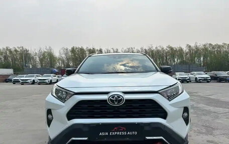 Toyota RAV4, 2022 год, 2 570 000 рублей, 2 фотография