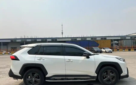 Toyota RAV4, 2022 год, 2 570 000 рублей, 5 фотография