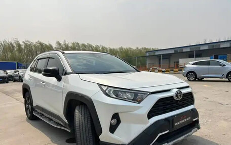 Toyota RAV4, 2022 год, 2 570 000 рублей, 3 фотография