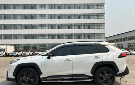 Toyota RAV4, 2022 год, 2 570 000 рублей, 4 фотография