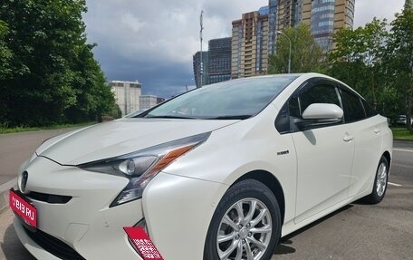 Toyota Prius IV XW50, 2018 год, 1 700 000 рублей, 1 фотография