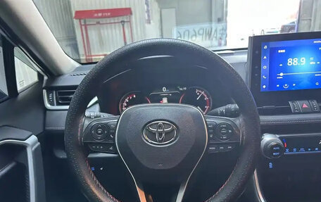 Toyota RAV4, 2022 год, 2 570 000 рублей, 10 фотография