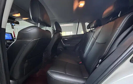 Toyota RAV4, 2022 год, 2 570 000 рублей, 13 фотография