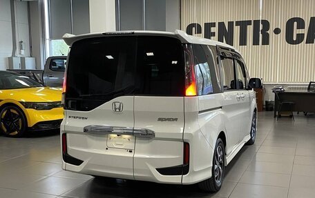 Honda Stepwgn IV, 2019 год, 2 150 000 рублей, 4 фотография