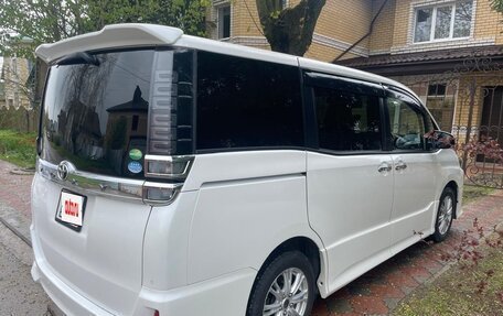 Toyota Voxy III, 2019 год, 2 300 000 рублей, 3 фотография