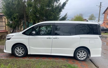 Toyota Voxy III, 2019 год, 2 300 000 рублей, 5 фотография