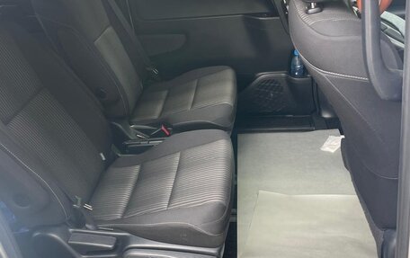 Toyota Voxy III, 2019 год, 2 300 000 рублей, 8 фотография