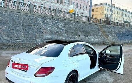 Mercedes-Benz E-Класс, 2017 год, 3 850 000 рублей, 4 фотография