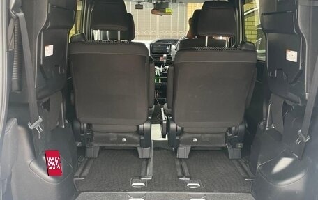 Toyota Voxy III, 2019 год, 2 300 000 рублей, 10 фотография
