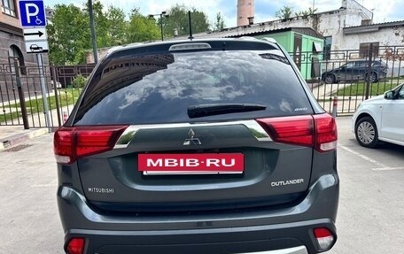 Mitsubishi Outlander III рестайлинг 3, 2015 год, 2 190 000 рублей, 3 фотография