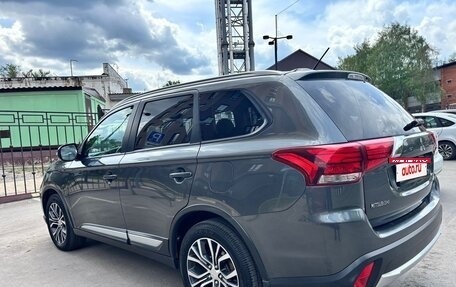 Mitsubishi Outlander III рестайлинг 3, 2015 год, 2 190 000 рублей, 4 фотография