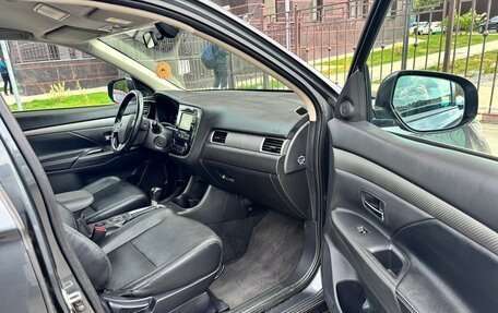 Mitsubishi Outlander III рестайлинг 3, 2015 год, 2 190 000 рублей, 10 фотография