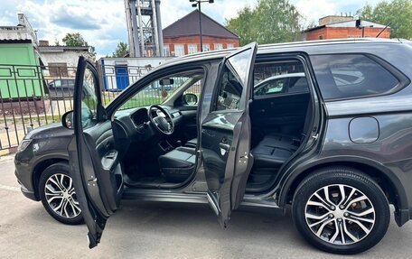 Mitsubishi Outlander III рестайлинг 3, 2015 год, 2 190 000 рублей, 11 фотография