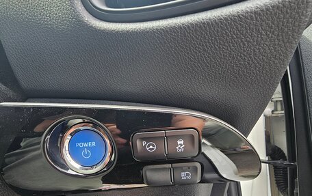 Toyota Prius IV XW50, 2018 год, 1 700 000 рублей, 8 фотография