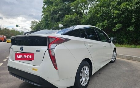 Toyota Prius IV XW50, 2018 год, 1 700 000 рублей, 3 фотография