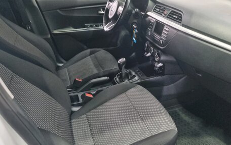 KIA Rio IV, 2018 год, 1 381 000 рублей, 9 фотография