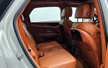 Bentley Bentayga I, 2022 год, 18 500 000 рублей, 13 фотография