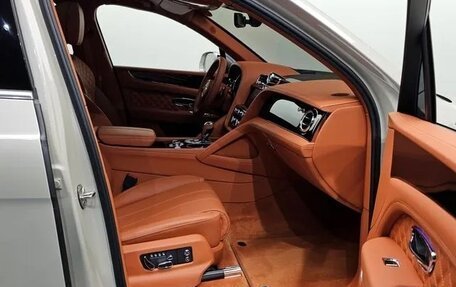 Bentley Bentayga I, 2022 год, 18 500 000 рублей, 12 фотография