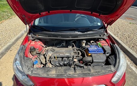 Hyundai Solaris II рестайлинг, 2012 год, 900 000 рублей, 5 фотография