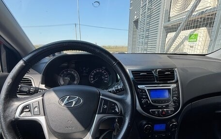 Hyundai Solaris II рестайлинг, 2012 год, 900 000 рублей, 11 фотография