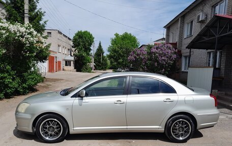 Toyota Avensis III рестайлинг, 2004 год, 899 999 рублей, 2 фотография