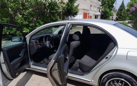 Toyota Avensis III рестайлинг, 2004 год, 899 999 рублей, 9 фотография